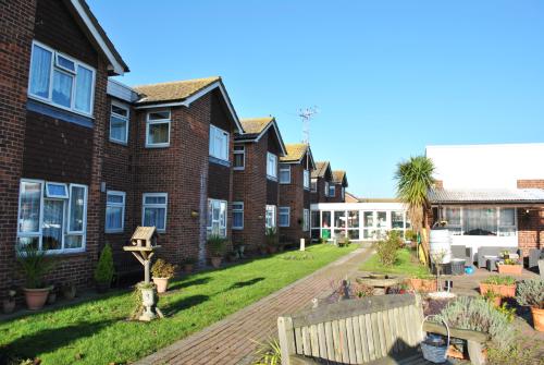 Exterior photo of the gardens at Sweetbriar lodge